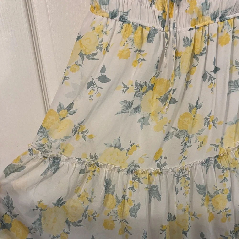 Trixxi White Maxi Dress with Yellow Floral Print - Picture 4 of 5